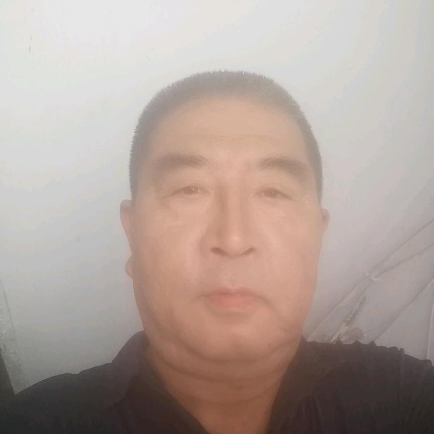 杨  帆