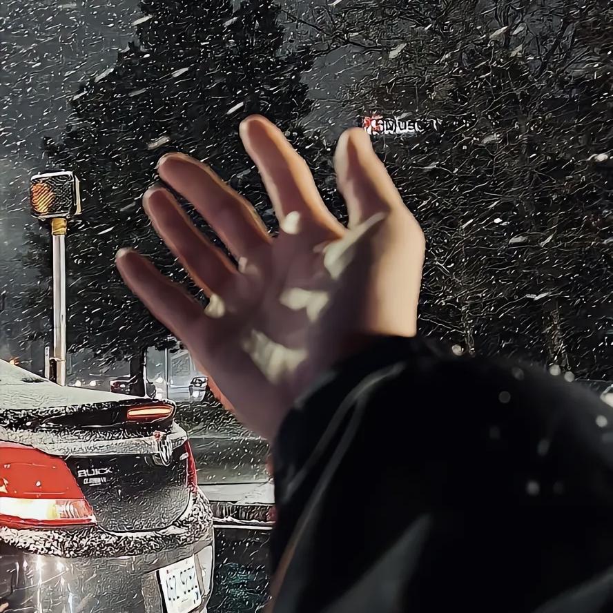 苏小泊　　╲   　　　༽  ╭