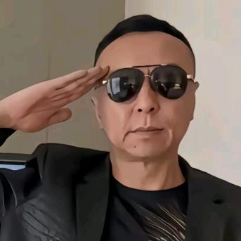 玩王牌竞速的尤物