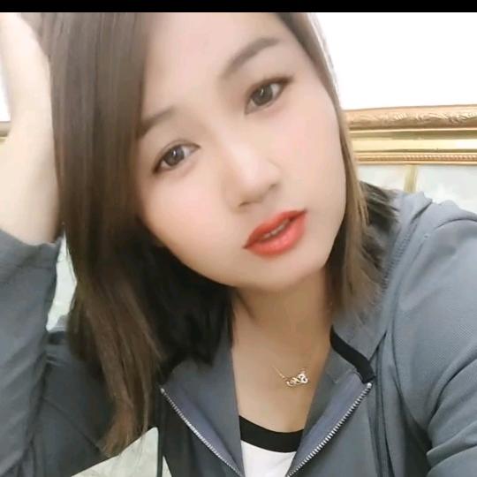 董娜
