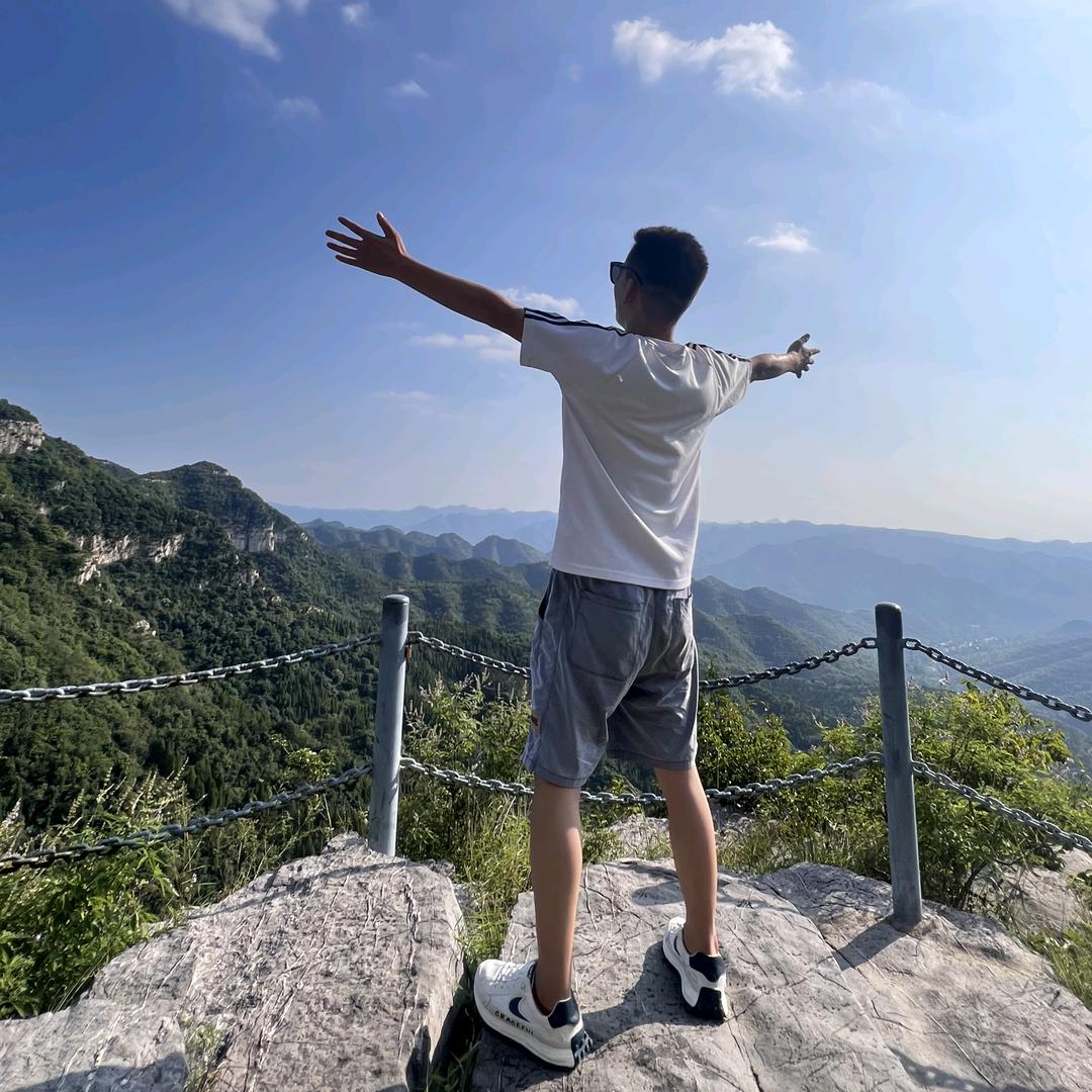 小卫同学。