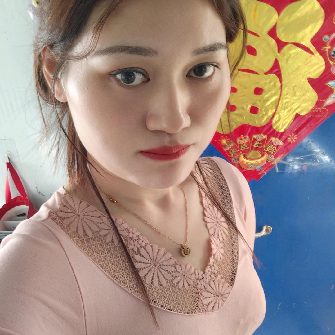 短剧演员。秦净丽身高165体重115年龄
