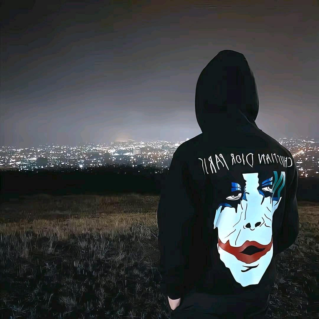 伊
