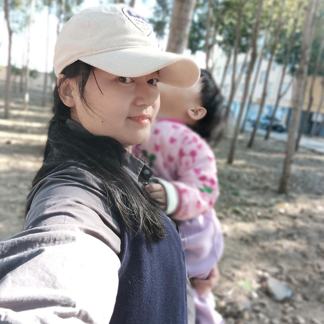 三个孩子妈妈邱鹏鹏