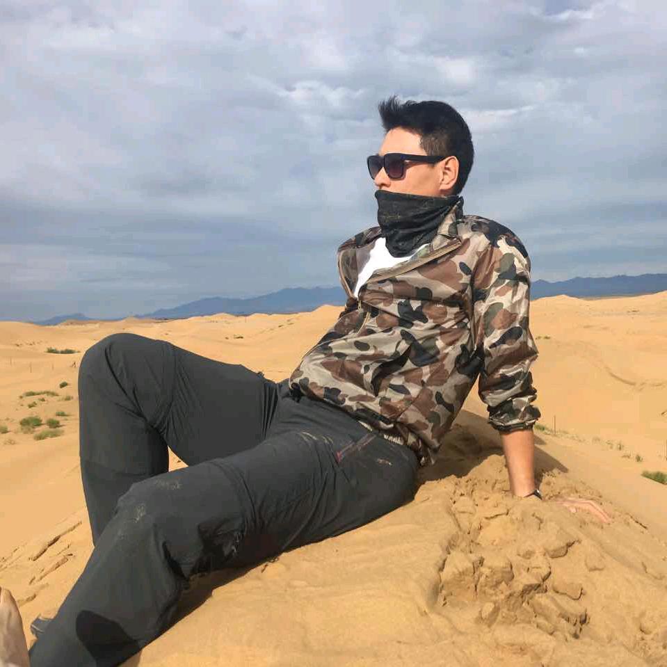 贾装在旅行
