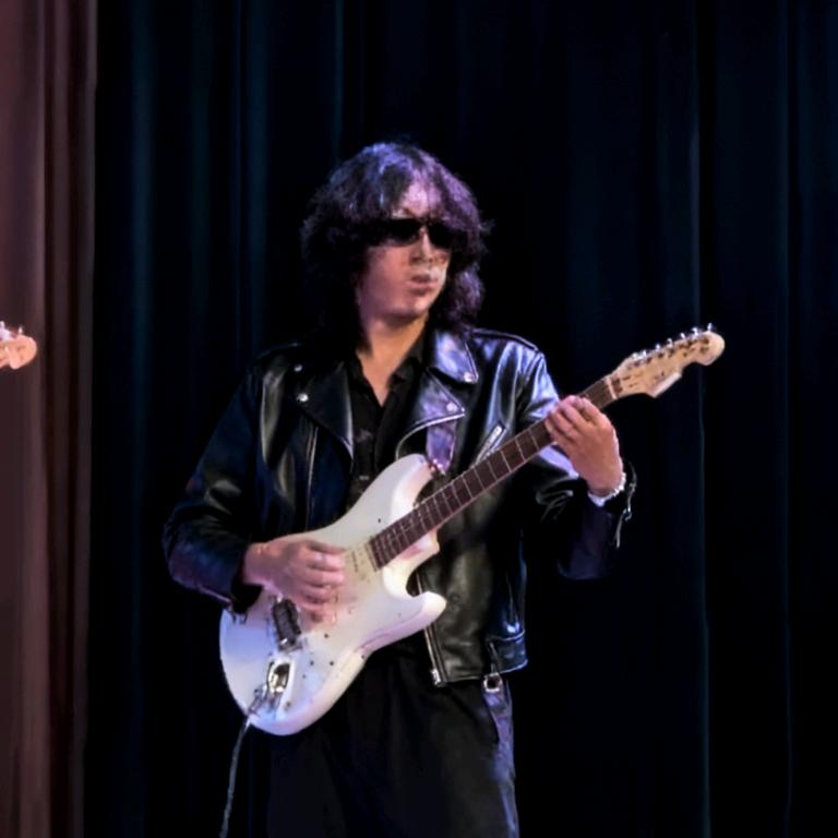 一个爱音乐的行事人