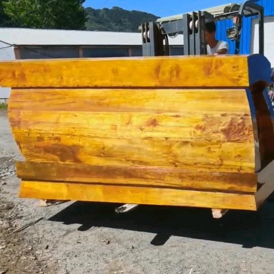 各种款式寿材批发