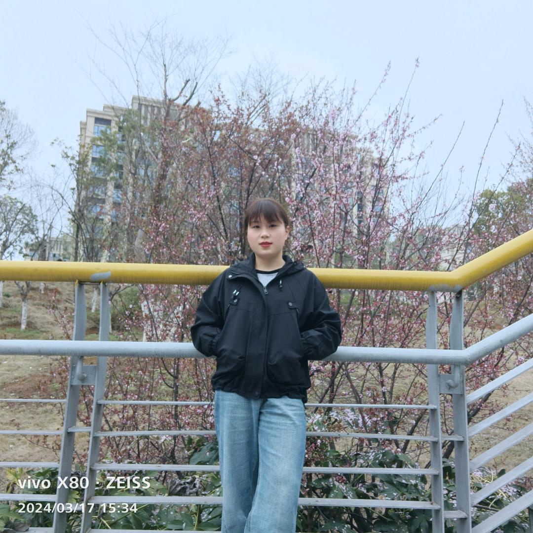 创美印象服饰小何