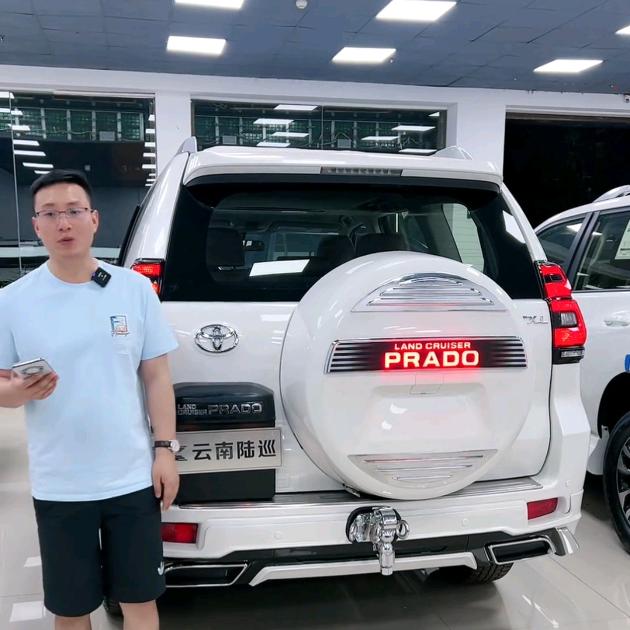 云南陆巡名车 何飞