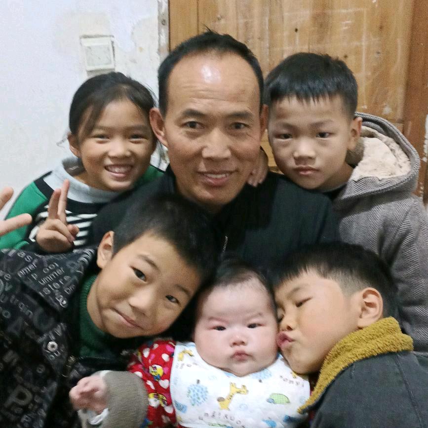 五个娃娃的爷爷