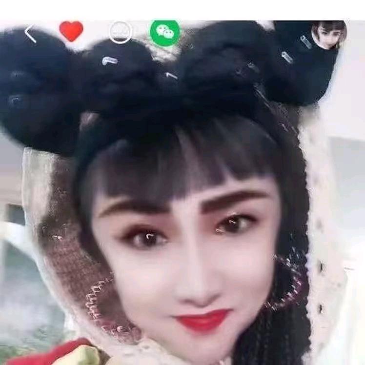 倩倩妞儿爱表演