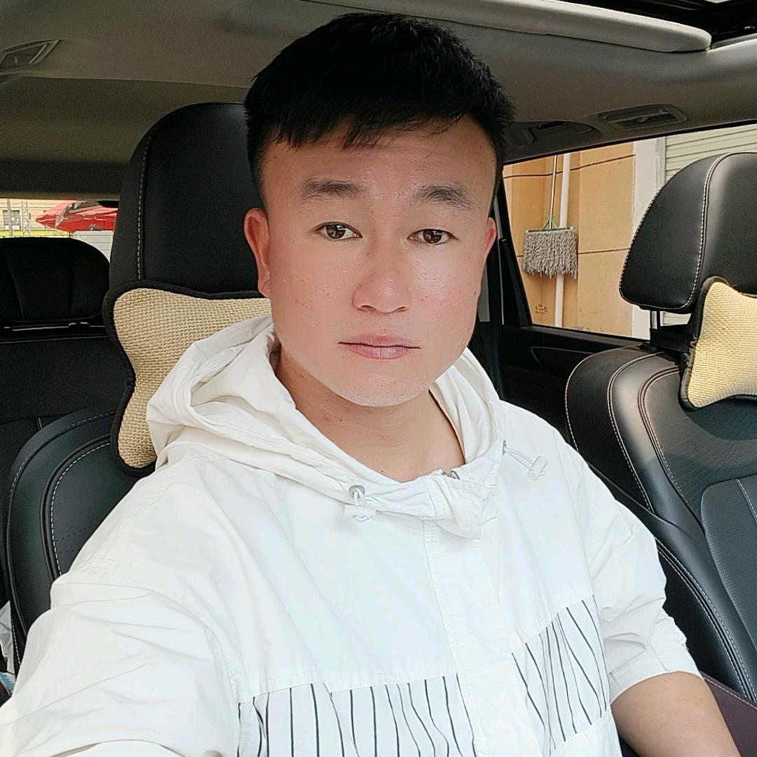 梁师傅  专业贴砖