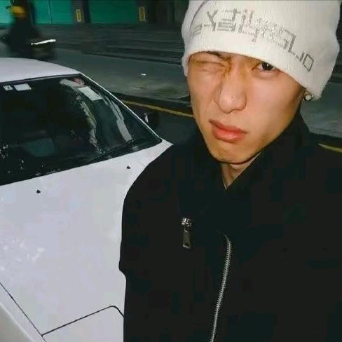 淡蓝色的乔松🔝