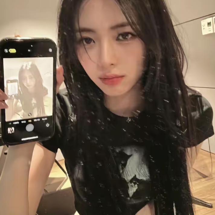 YI^