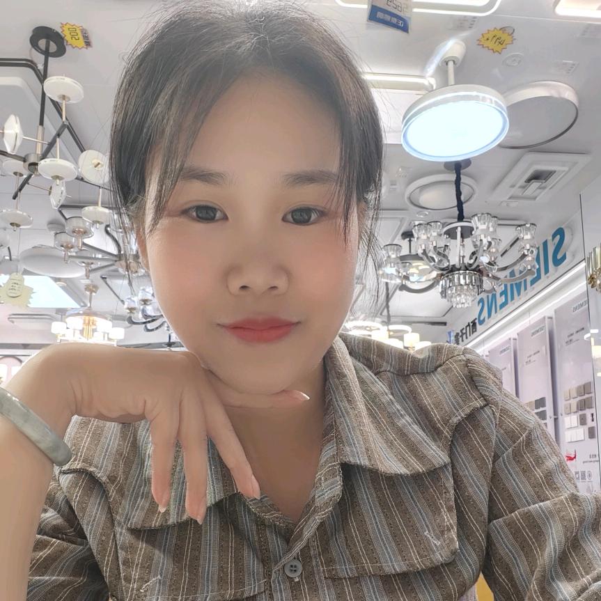 在贵港卖灯的小梁