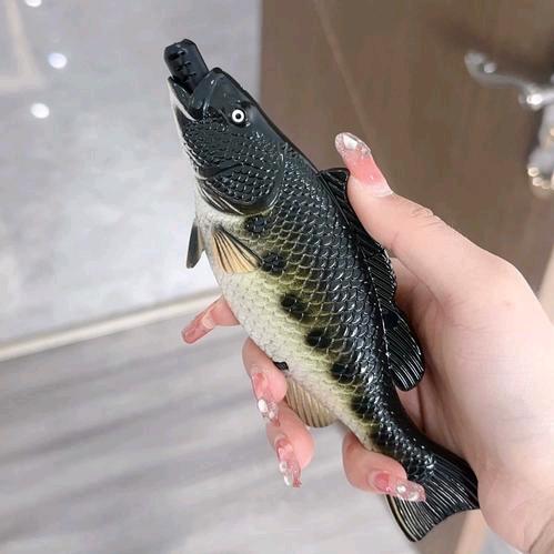 别顺我打火机！