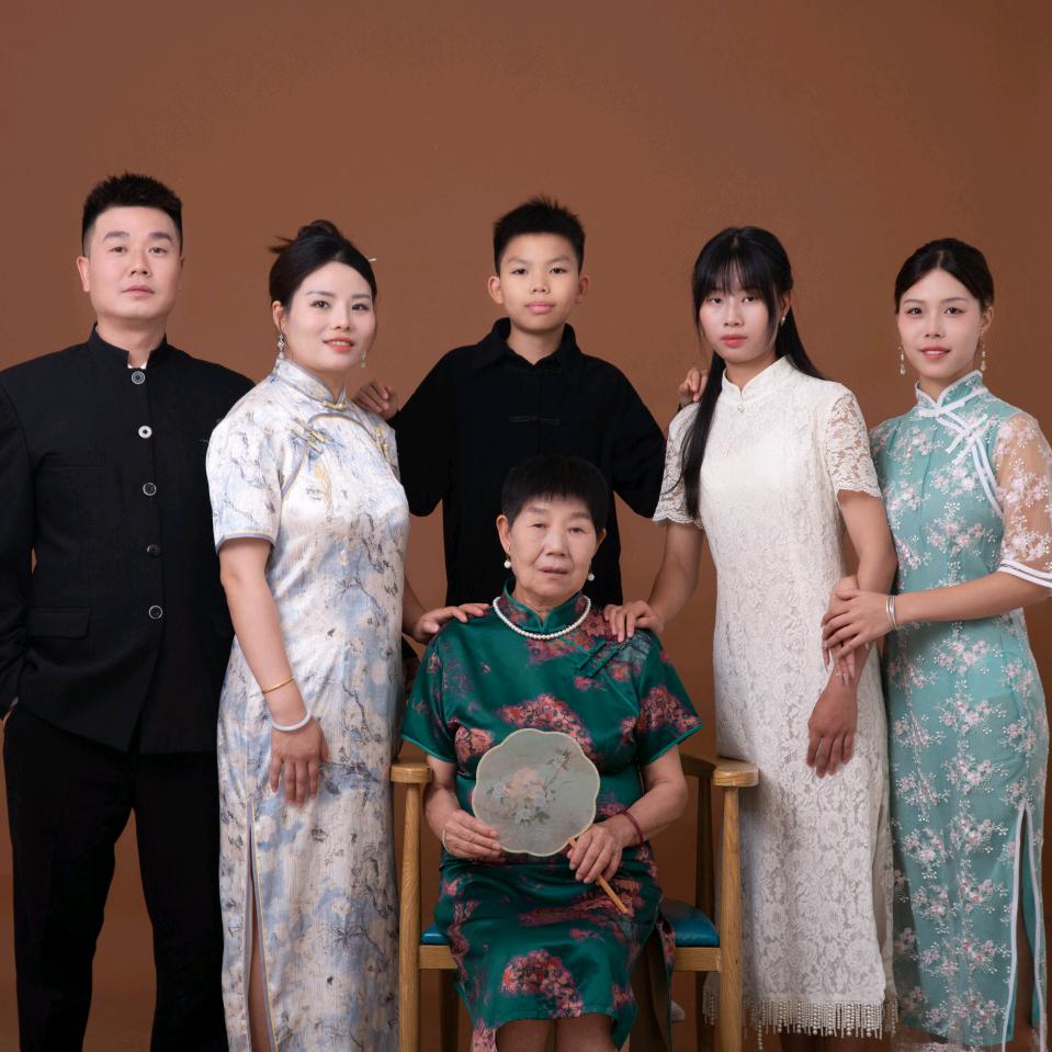 SYZ连笑也很勉强