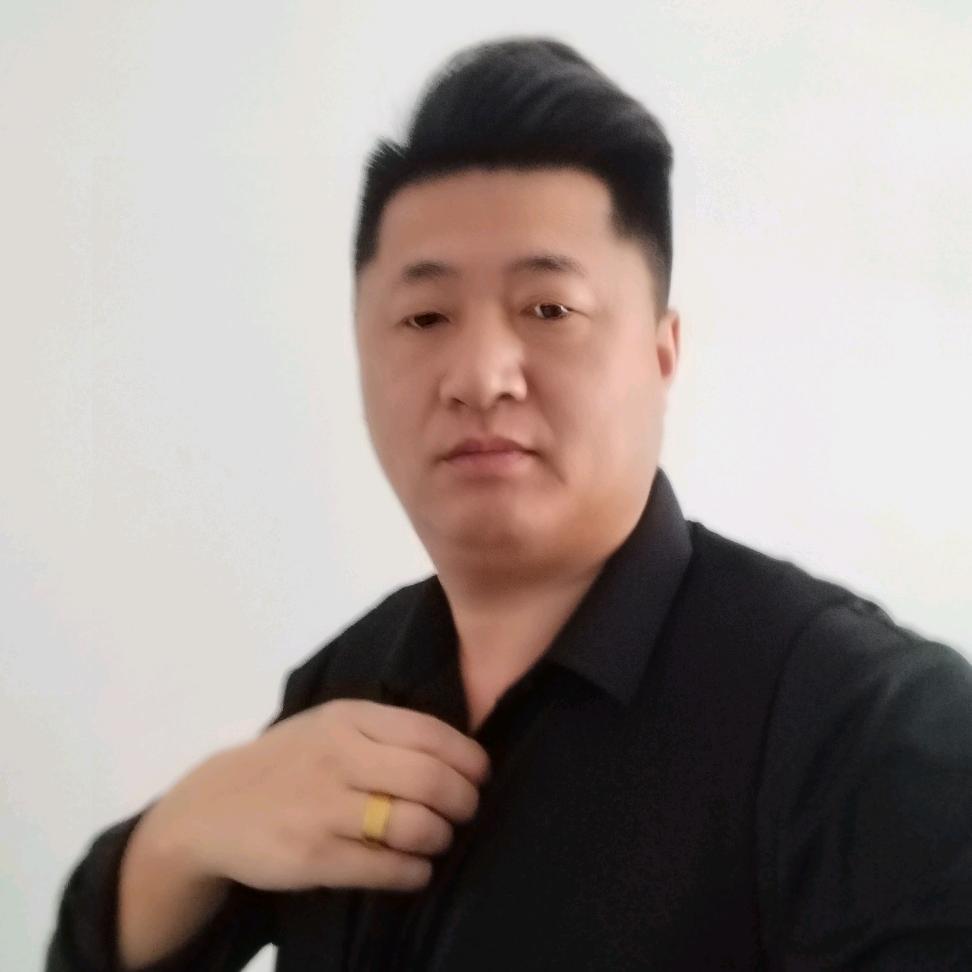 刘 阳