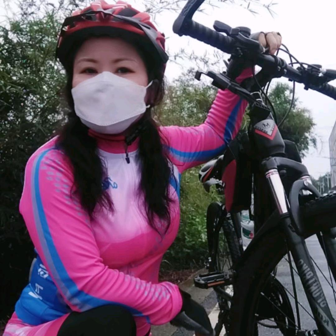 电焊工凤姐拍抖音纯属娱乐