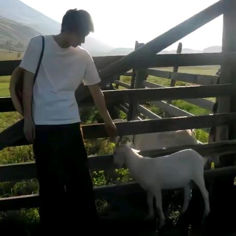 牛爷爷cos女仆勾引壮壮妈