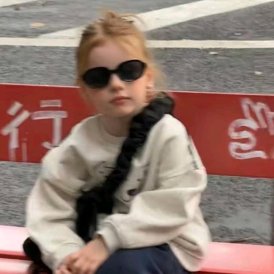 爱吃草莓的糖