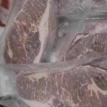 龇牙咧嘴