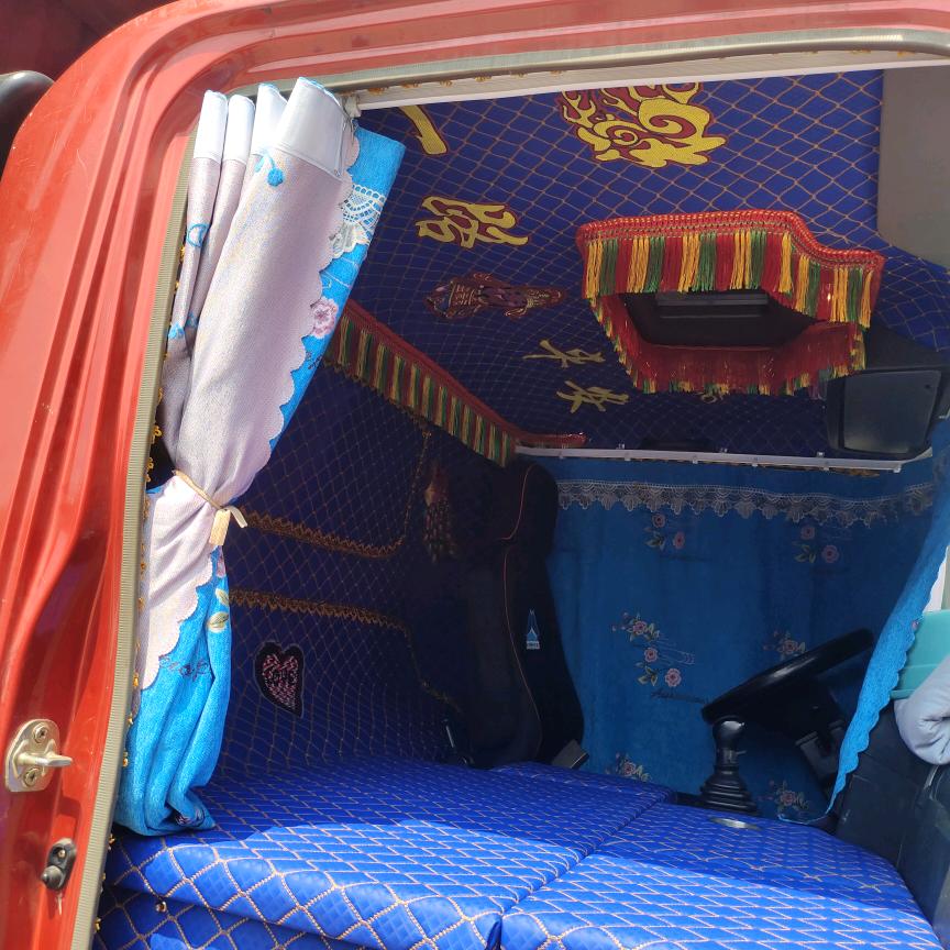 小许篷布淋水器油箱货车装潢