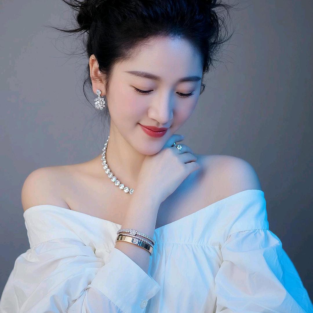 এ᭄ꦿ꯭美美এ᭄ꦿ꯭