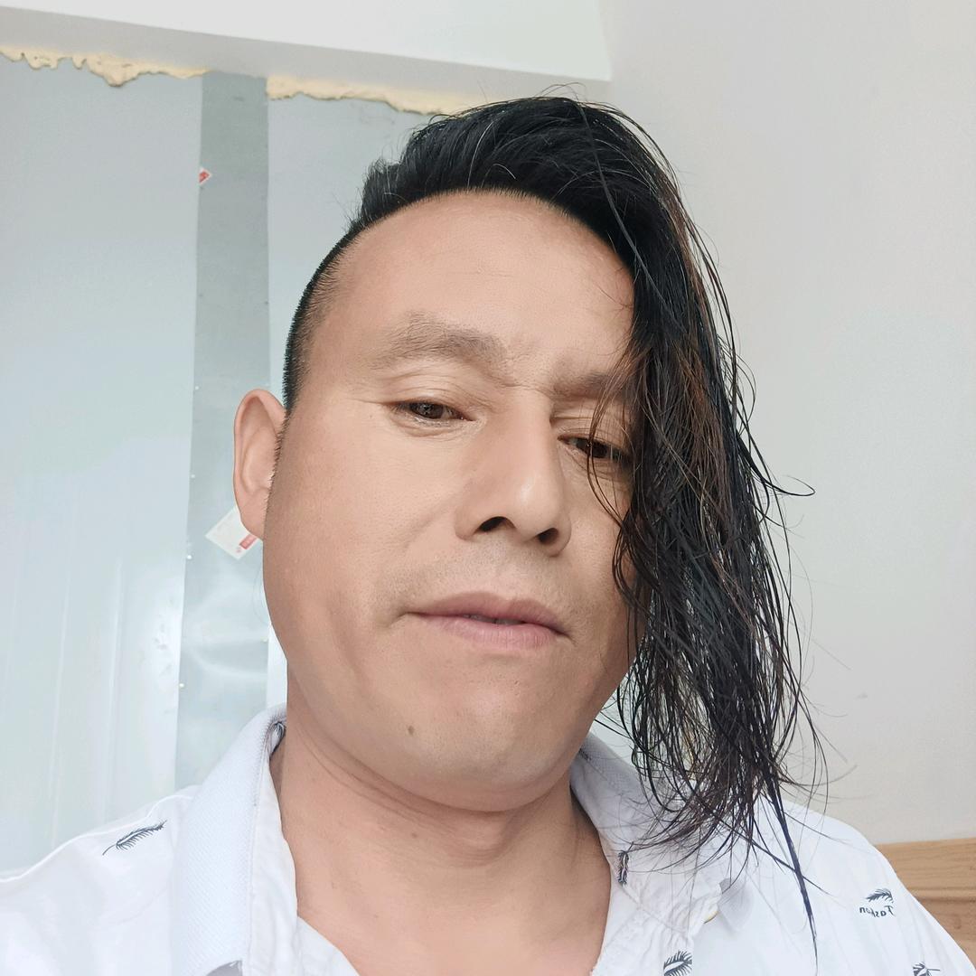 帽哥，一人的流浪生活。