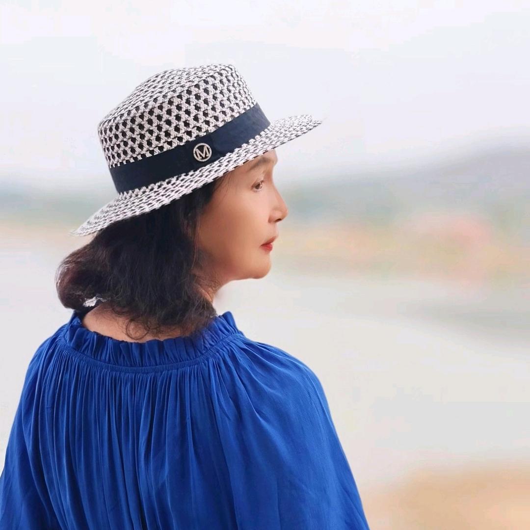 玫瑰浅吟