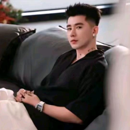 杨圣坤(高级穿搭）