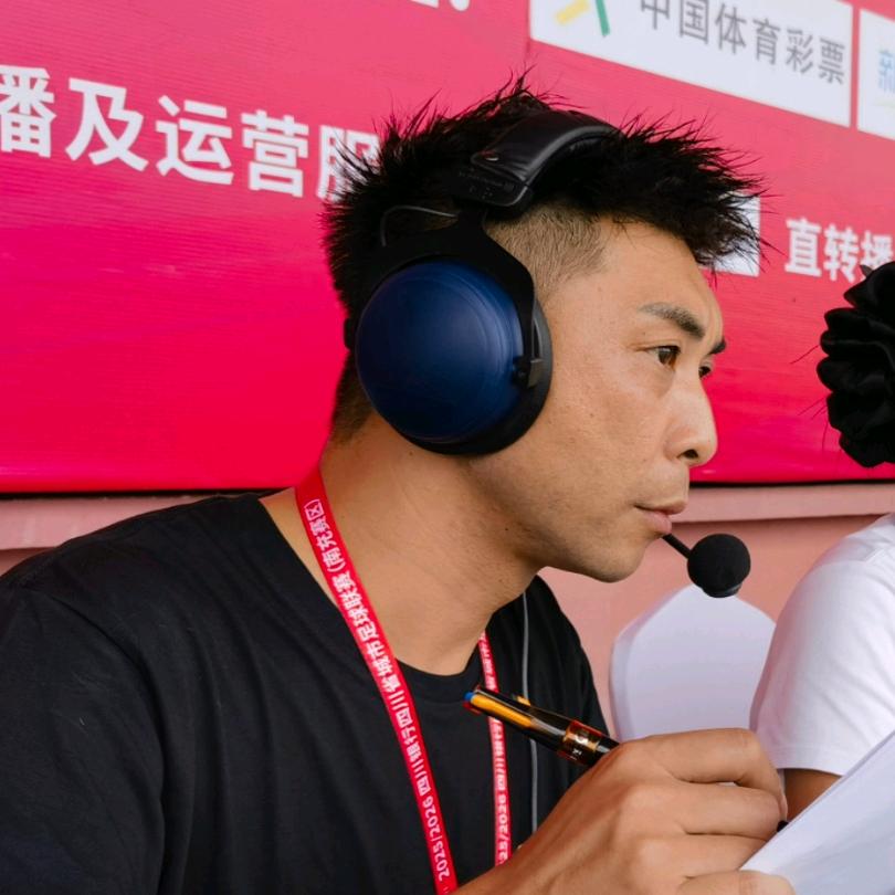 超级替补解说团队-邓小小