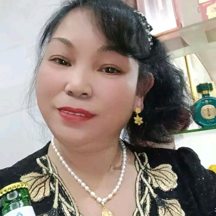 尹丽 点击小黄车购买