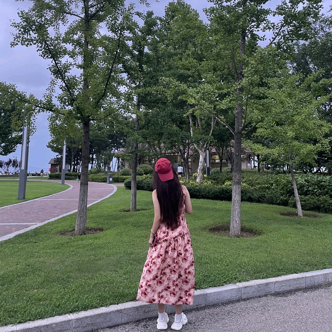 美女emo了