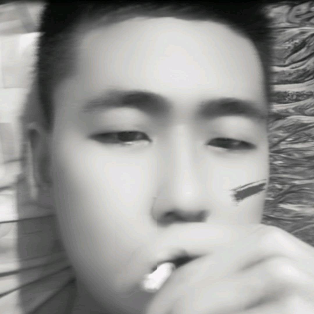 枪指后脑勺，该摇还得摇