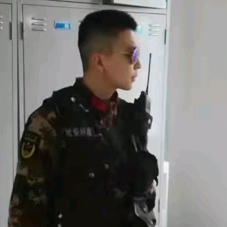 阿寿（在深圳做广告招牌）