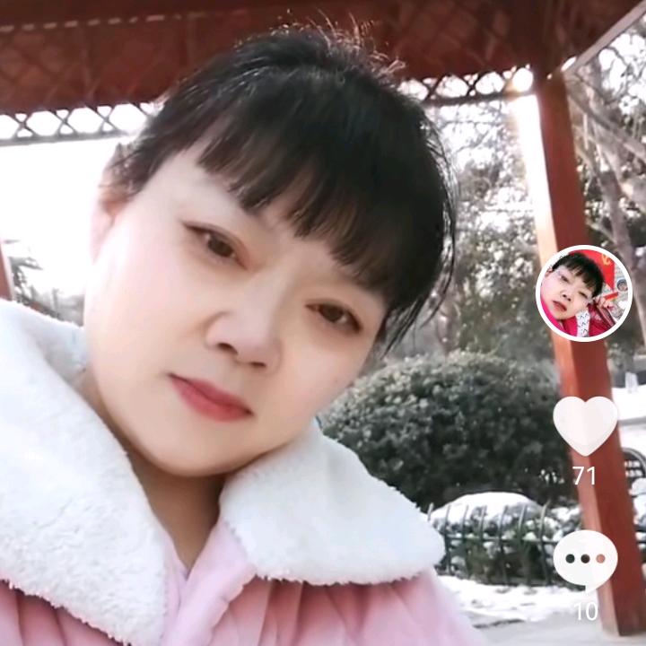 苹果牛每晚8:10。