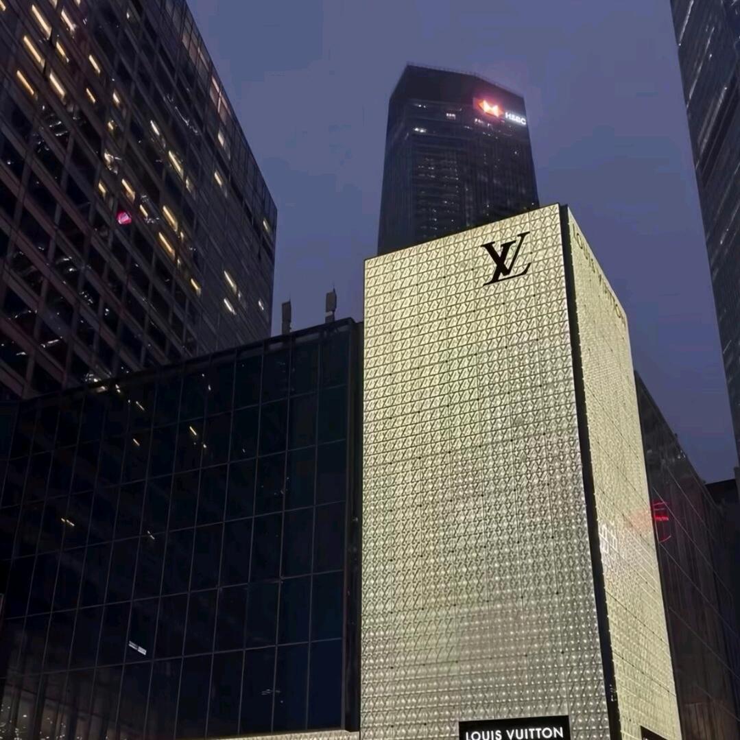 她好她善良，我蠢我愚昧。