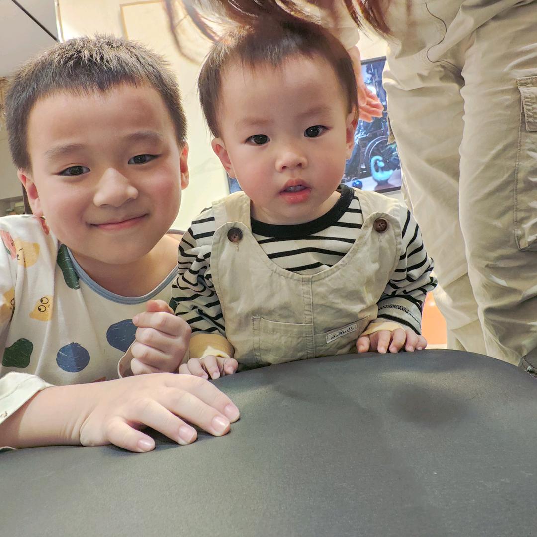 鲁班哥哥小花弟弟