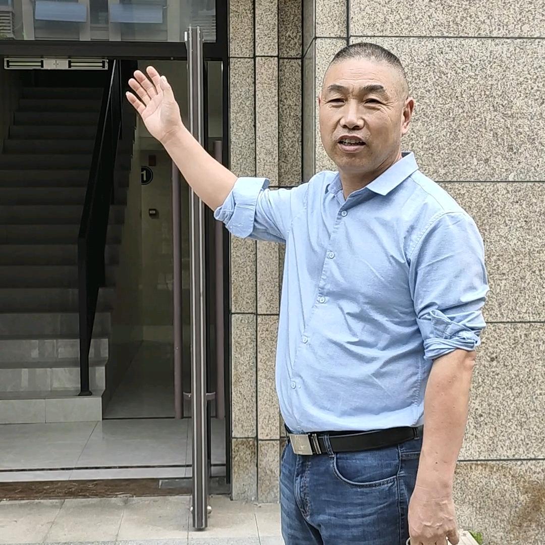 徐哥38年前就与家具结了缘