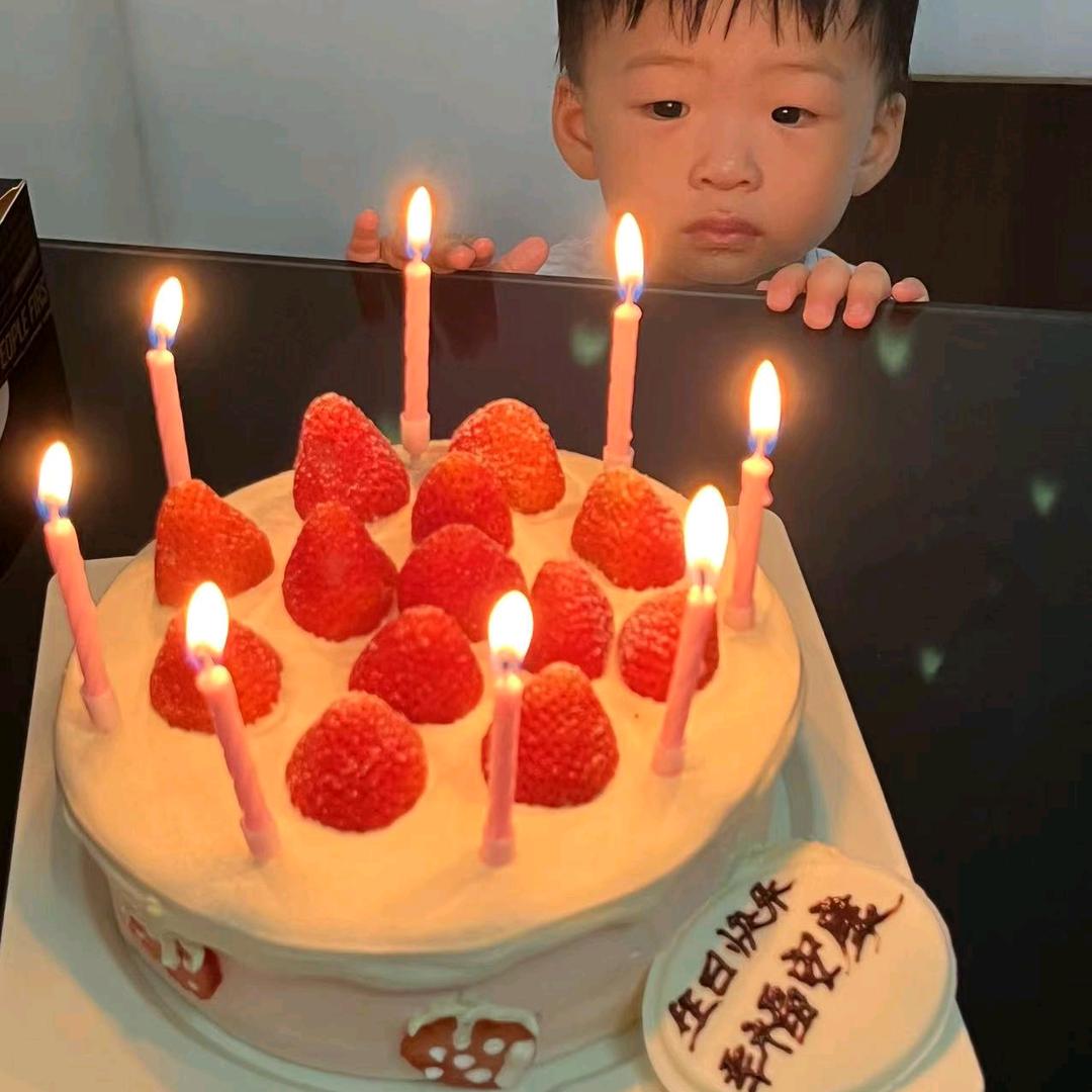 我是敏敏吖(\_/)(  •.•)/