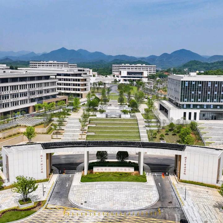 中专小卫老师