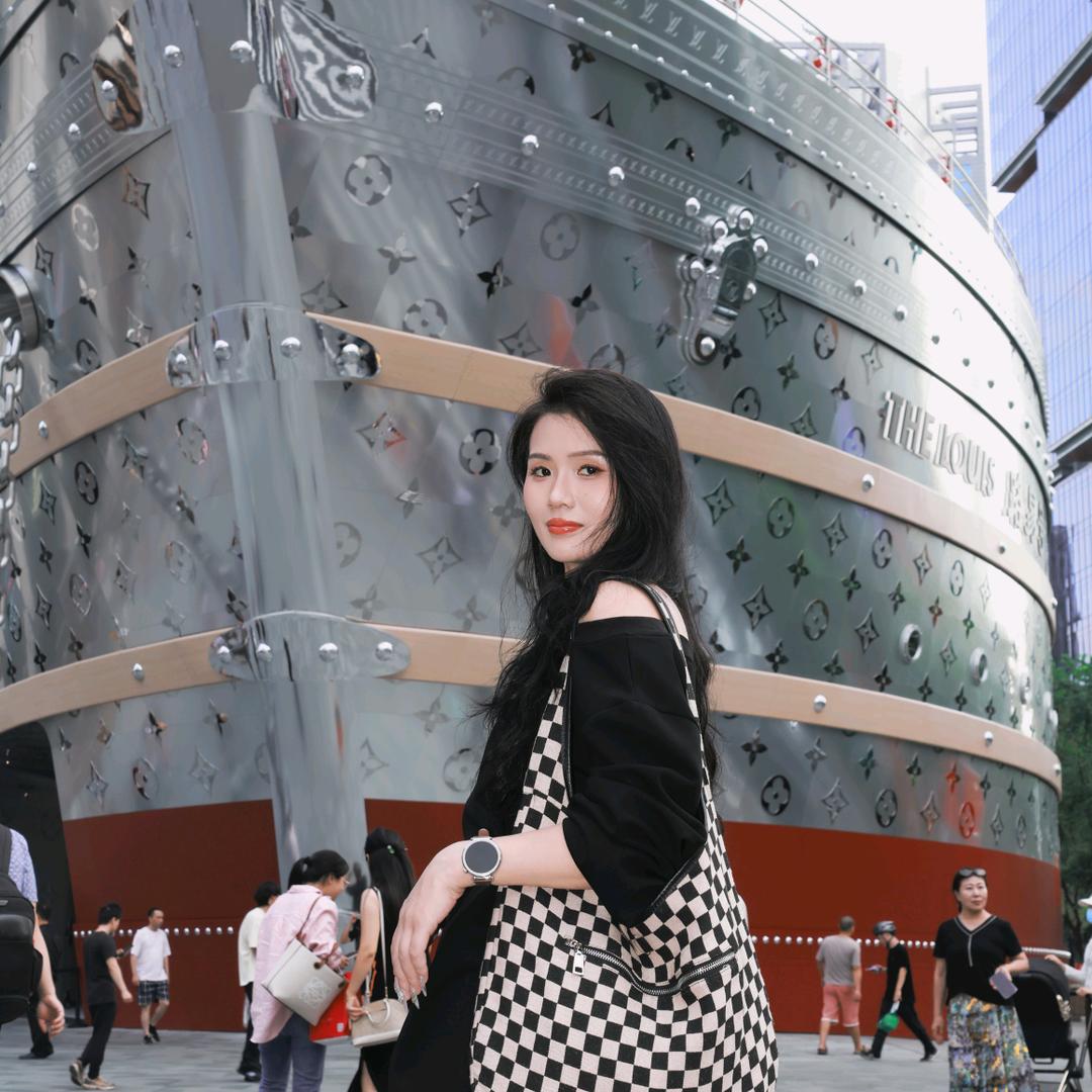 花花爱美甲