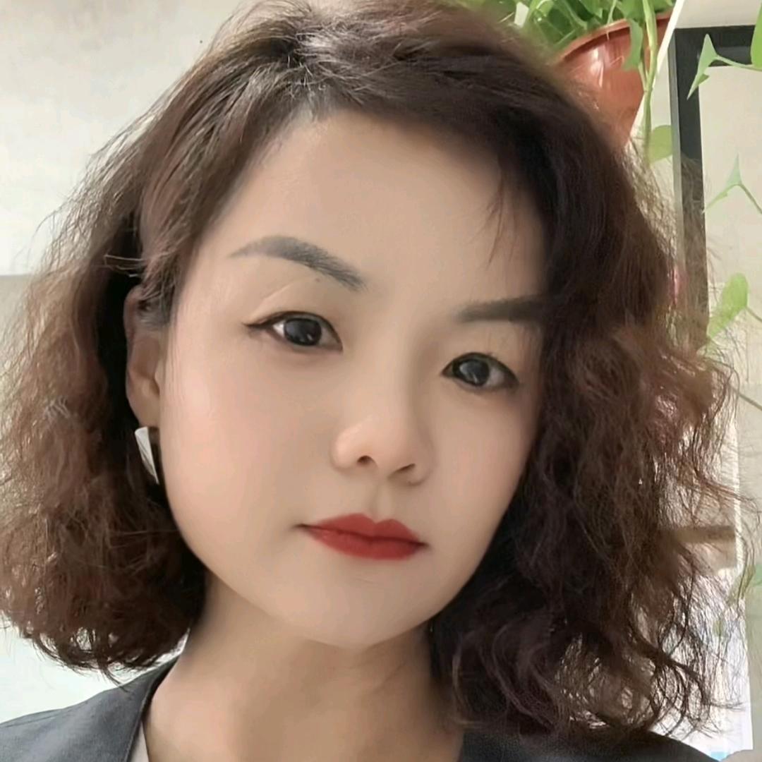 朱刘良英•专注烫发