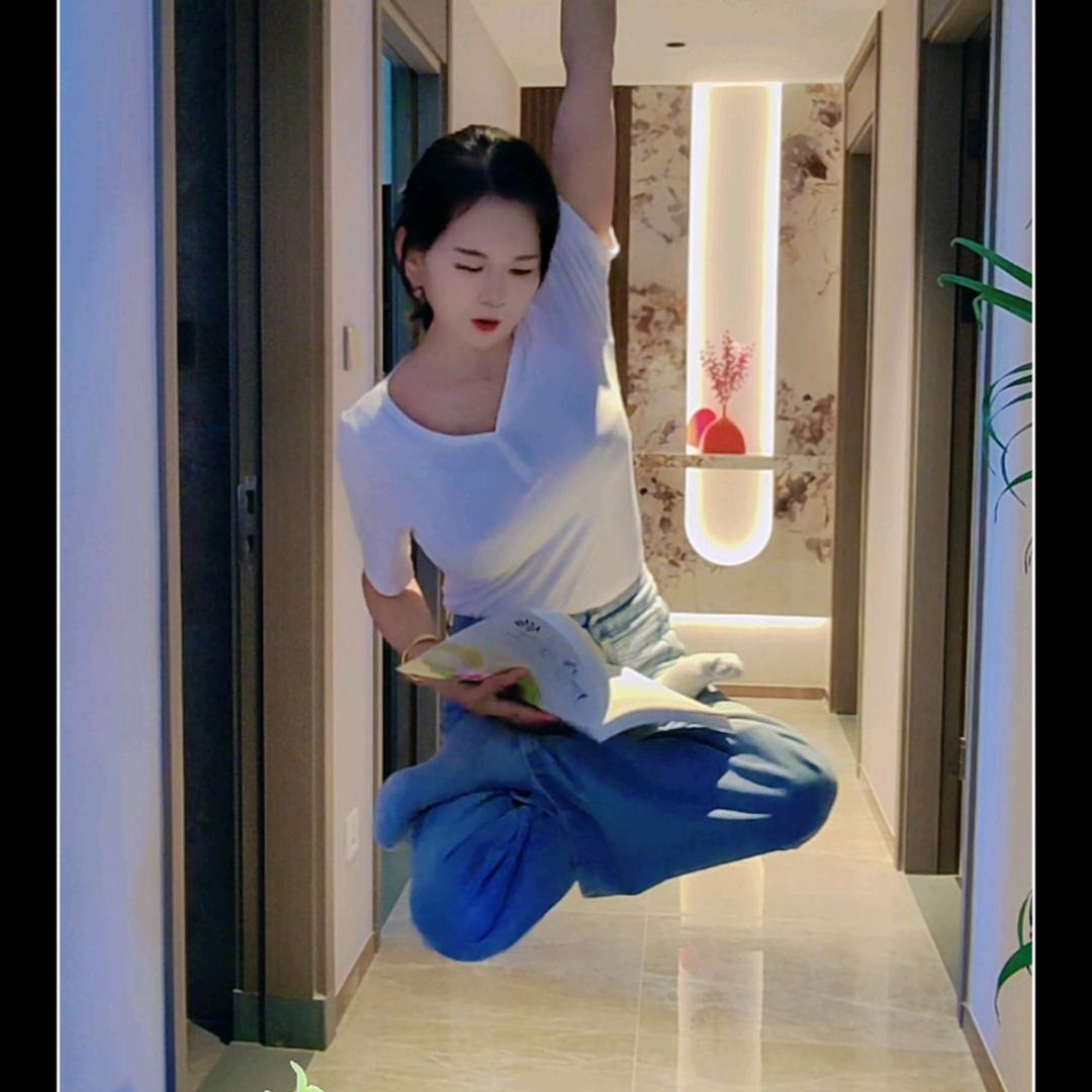 灵静双盘打坐-逆龄