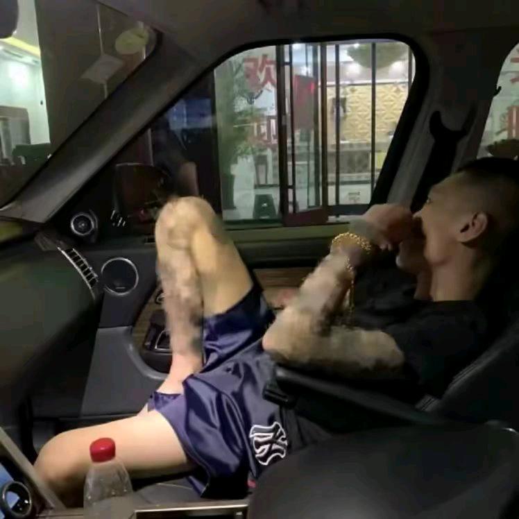 ㅤ    ㅤ 菠萝不吹雪