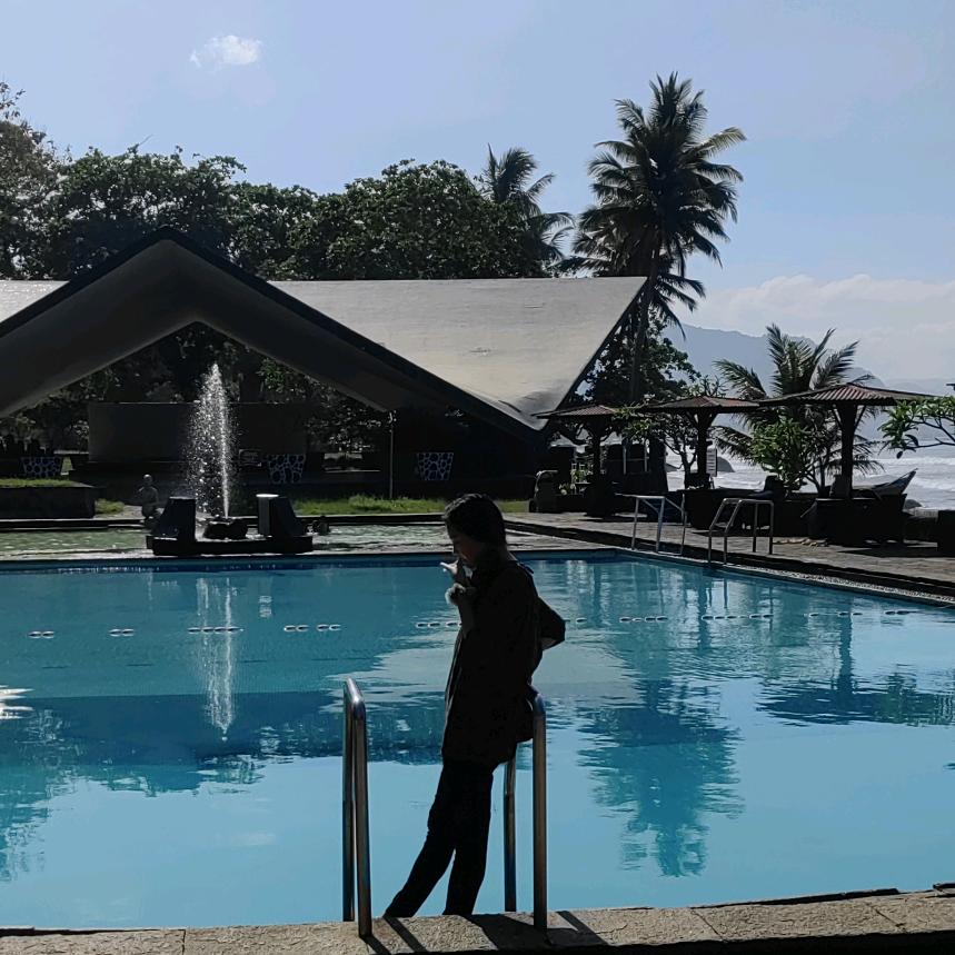 静静XLRS《喜欢曳舞，旅游，独处》