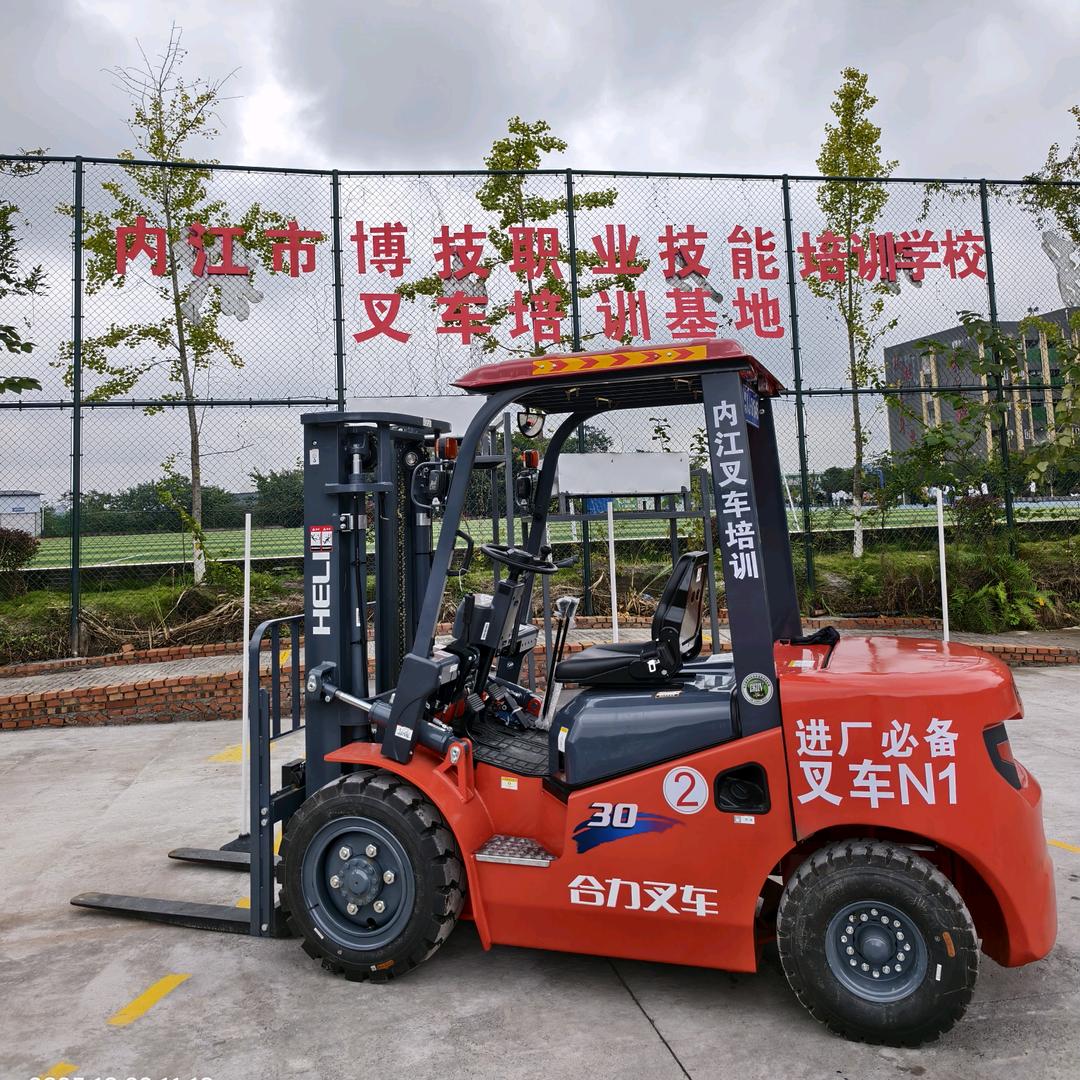内江叉车小吴-龙喻信息咨询