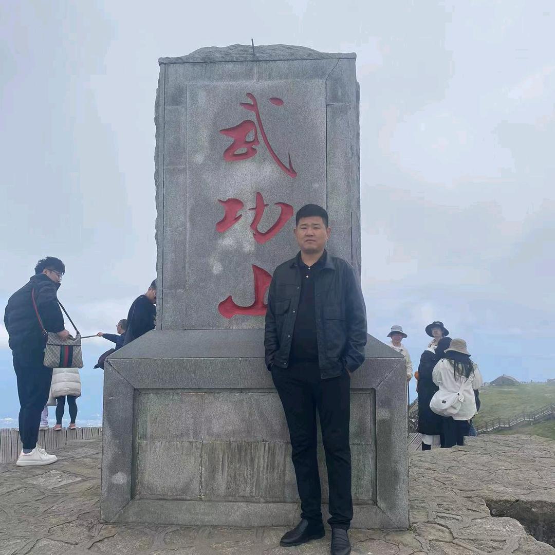 岳亮