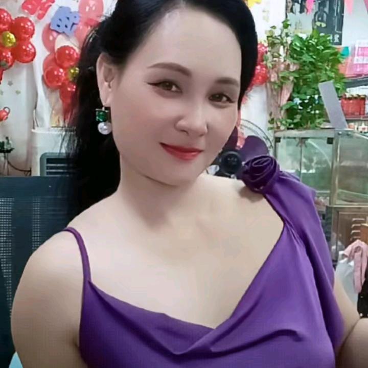 捌号老板娘